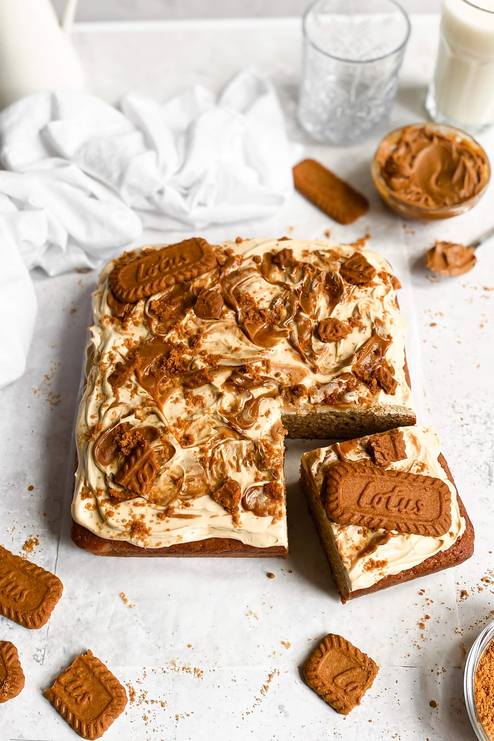 lotus-biscoff-cake